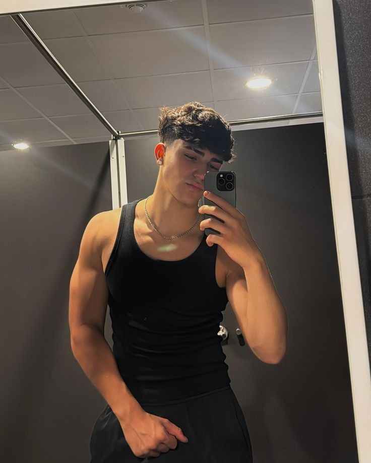Lukas M.